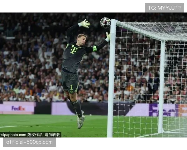 诺伊尔续约谈判尚未定论，拜仁考虑汉堡门将霍伊尔作为备选